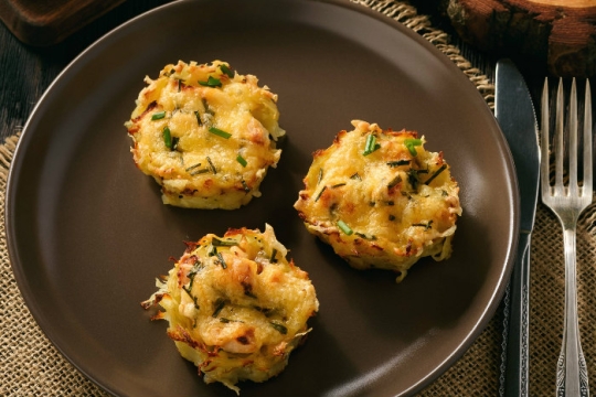 Plate of three miniature potato kugel cups 